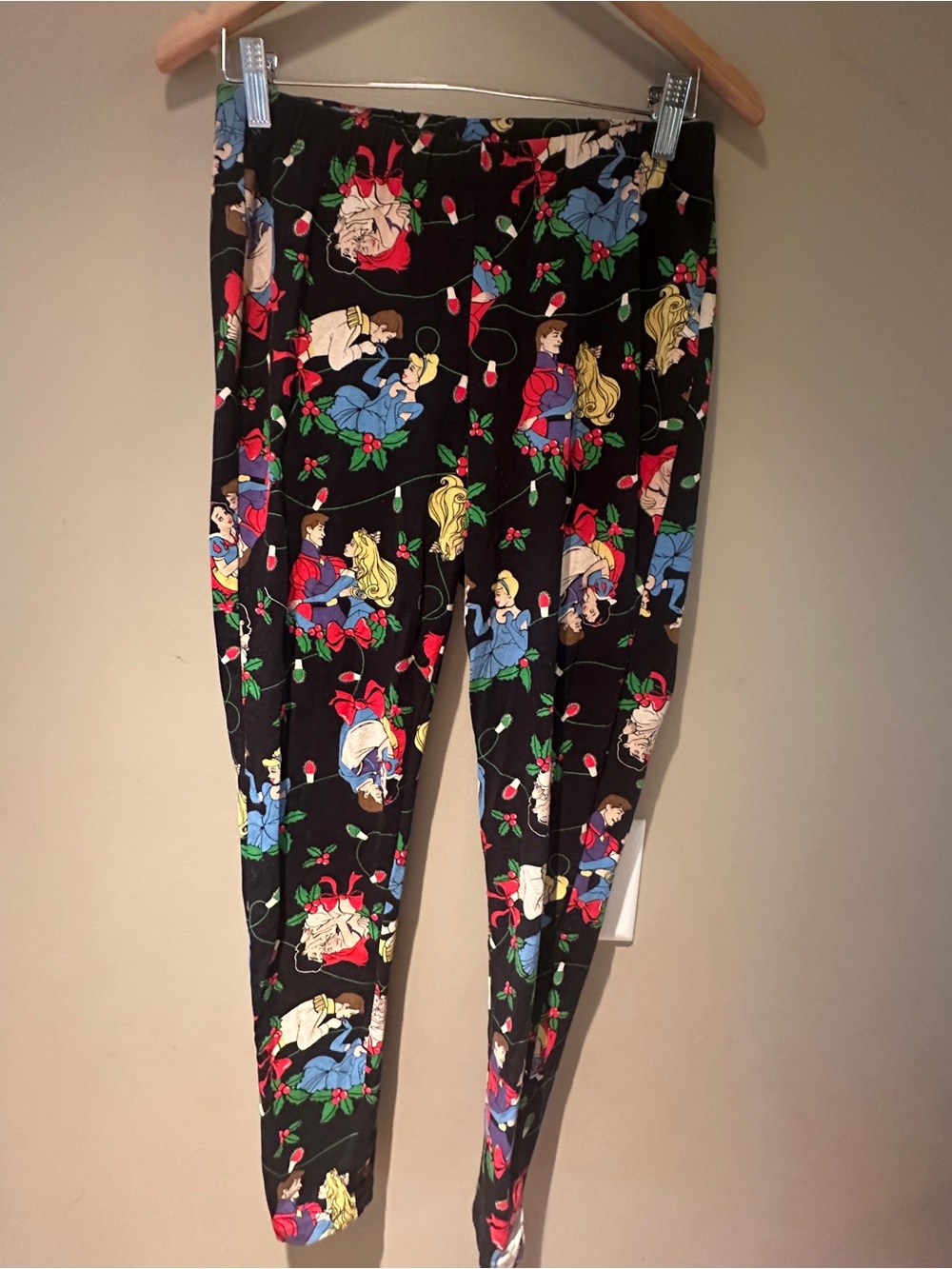 Torrid Disney Black Princess Holiday Print Leggings size 1 (14/16)